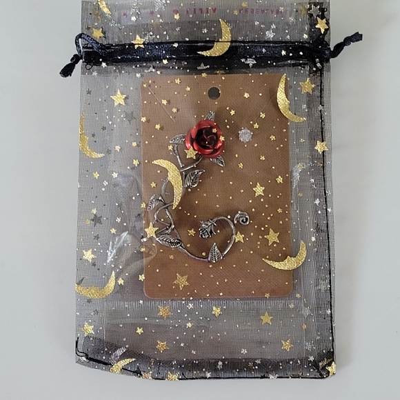 HOT TOPIC BLACKHEART Brand Silver-tone Red Rose Ear Cuff - Picture 14 of 16